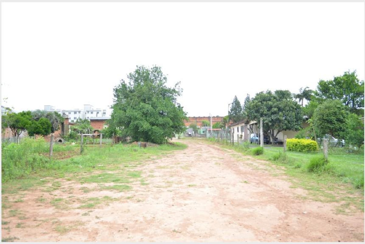 Terreno com 1.142 m² em Canoas